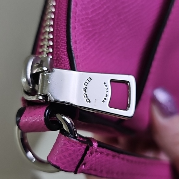 Coach 52377 Authentic Bubblegum Pink Crossgrain Leather Swingpack Crossbody  EUC - Picture 6 of 16